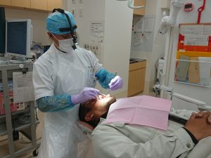 歯科医師による口腔内精査